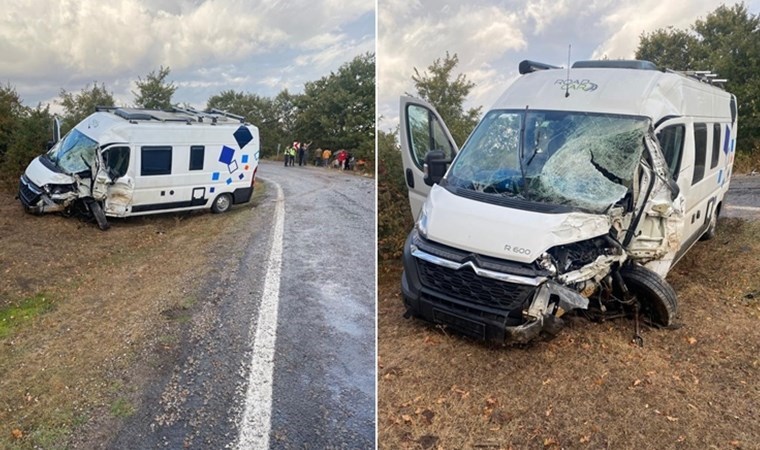 Balıkesir'de iki minibüs çarpıştı: Yaralılar var!