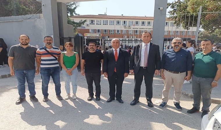 Eğitim-İş Genel Başkanı Özbay, ‘MEB tek bir okul inşa etmedi’ sözleriyle Hatay’dan seslendi: Konteyner okullarla bu yaralar sarılamaz