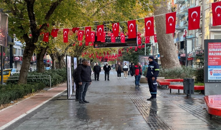 Türkiye Ata'sını andı: Saat 9'u 5 geçe tüm yurtta hayat durdu...