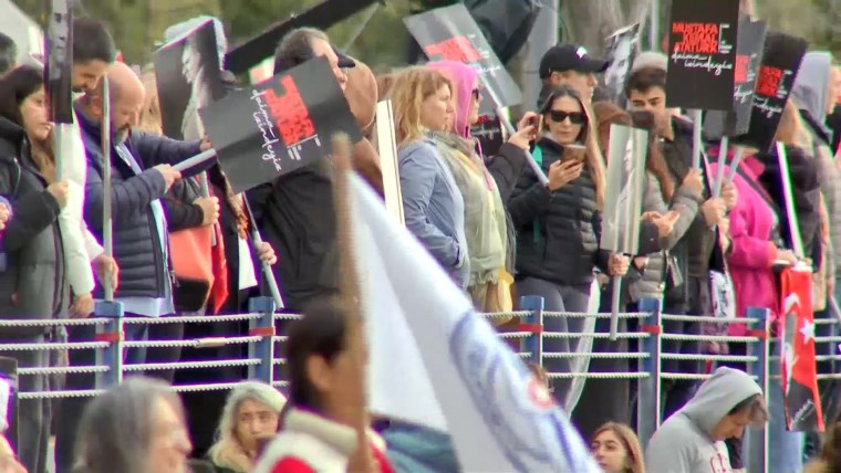 10 Kasım'da Kadıköy'de Ata'ya saygı zinciri