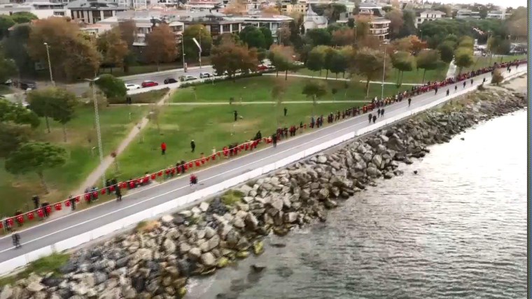 10 Kasım'da Kadıköy'de Ata'ya saygı zinciri