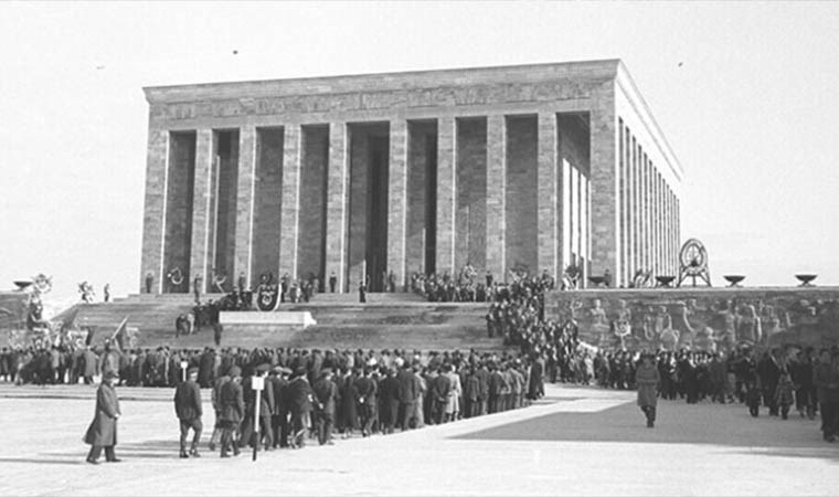 MSB paylaştı: Geçmişten bugüne Anıtkabir fotoğrafları