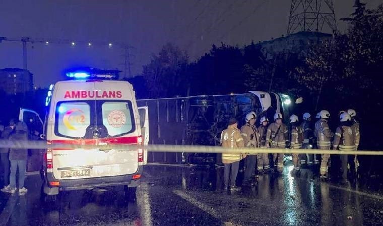 İstanbul'da yolcu otobüsü devrildi