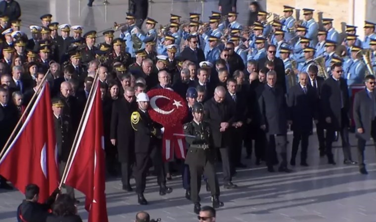 Ulu Önder Mustafa Kemal Atatürk'ü saygıyla anıyoruz... Devlet erkanı Anıtkabir'de Ata'nın huzuruna çıktı