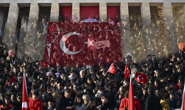 Türkiye Ata'sını andı: Saat 9'u 5 geçe tüm yurtta hayat durdu...