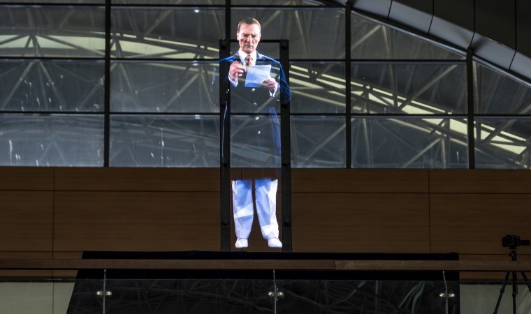 Ulu Önder Mustafa Kemal Atatürk'ün kendi sesiyle 'Nutuk' okuduğu görüntüler İstanbul Sabiha Gökçen Havalimanı'nda hologram ile yansıtıldı