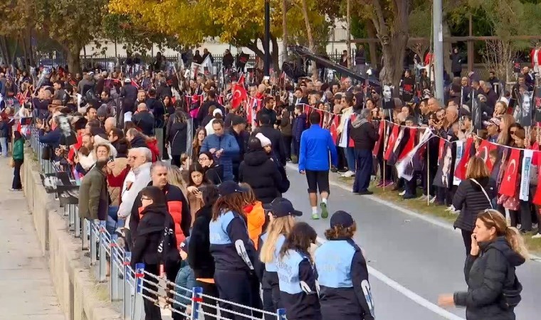 10 Kasım'da Kadıköy'de Ata'ya saygı zinciri