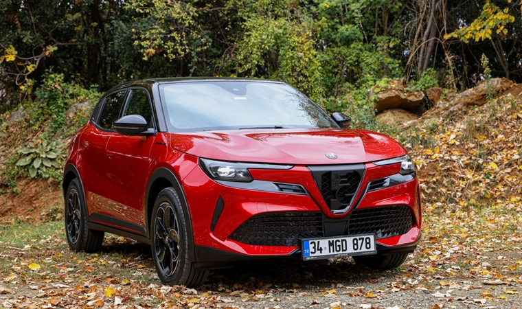 Alfa Romeo Junior hem verimli hem sportif! Model hibrit ve elektrikli olarak yola çıktı: İşte fiyatları ve tüm ayrıntılar...