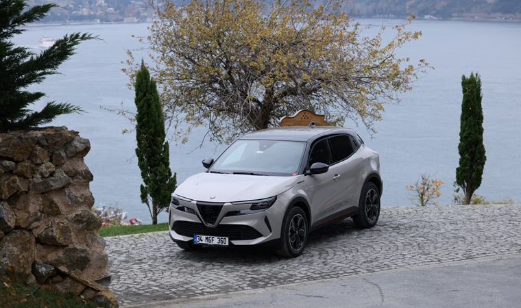 Alfa Romeo Junior hem verimli hem sportif! Model hibrit ve elektrikli olarak yola çıktı: İşte fiyatları ve tüm ayrıntılar...