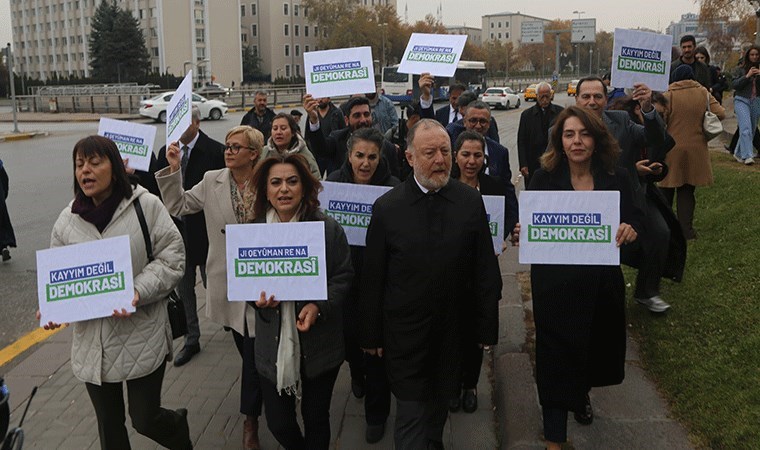 DEM Parti heyeti İçişleri Bakanlığı’na yürüdü: 'Barışın yolu, kayyumdan geçmez'