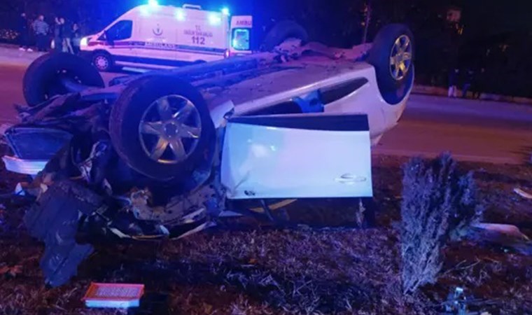 Amasya'da feci kaza... Lastiği patlayan otomobil takla attı: 2 yaralı