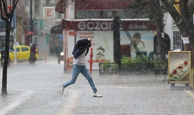 Trakya'da gök gürültülü sağanak etkili oluyor