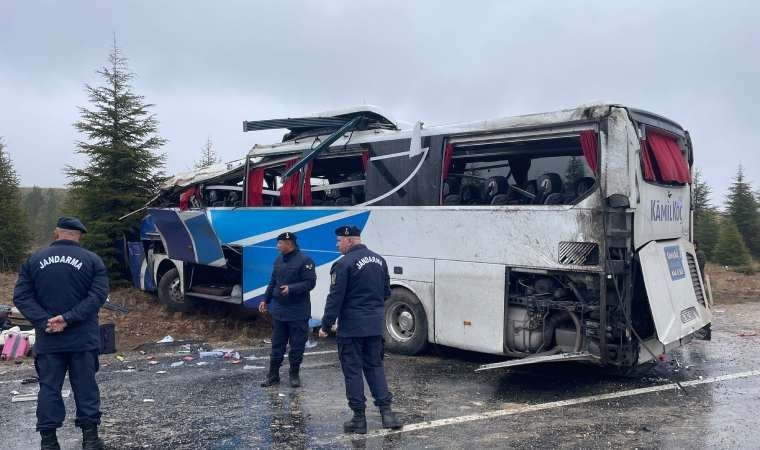 Eskişehir'de feci kaza... Yolcu otobüsü devrildi: 1 ölü, 30 yaralı