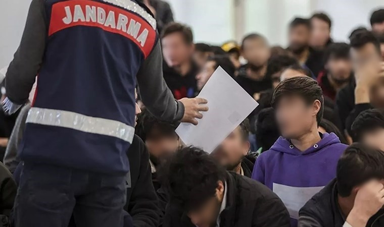 Van'da göçmen kaçakçılığı yapan 7 şüpheli tutuklandı