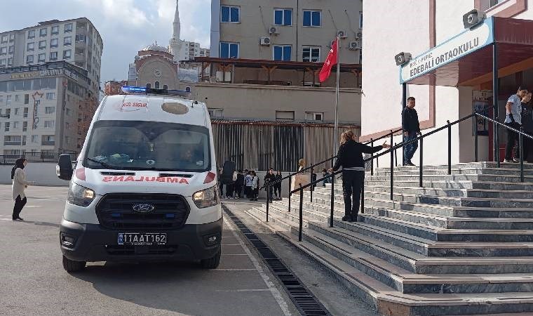 Öğrencileri buldu: Merdivenlerden düşen öğretmen yaralandı!