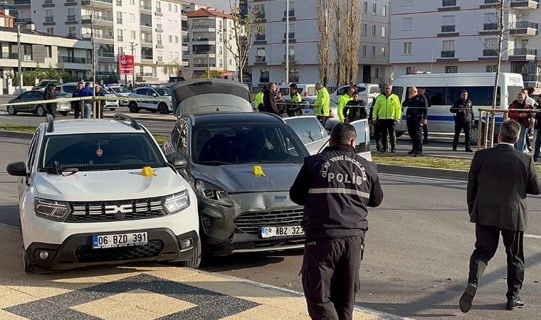 'Bisikleti kaldırıp kaldırıma koydun' kavgası: 1'i polis 3 yaralı