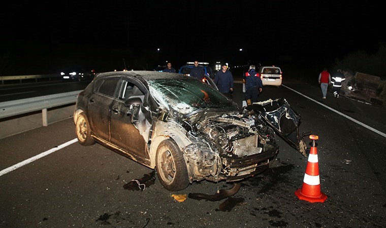 Edirne'de düğün dönüşü feci kaza! Kamyonete otomobil çarptı: 6 yaralı