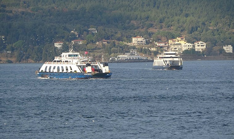 Bozcaada ve Gökçeada feribot seferlerine 'fırtına' engeli