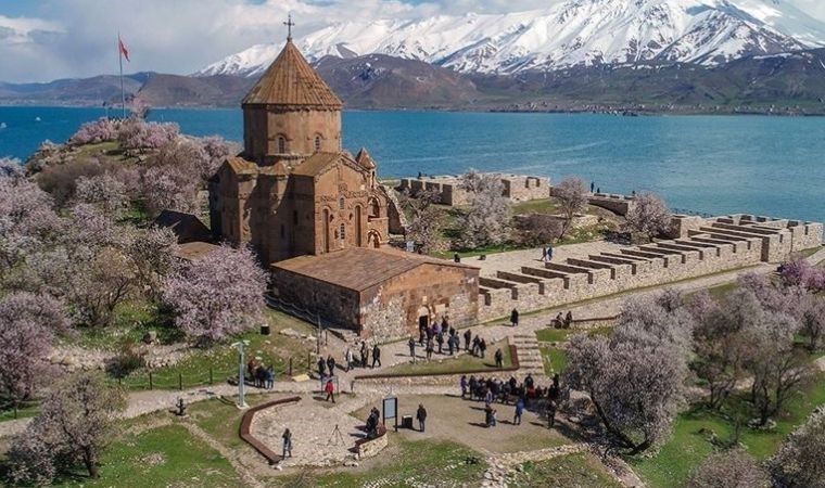 Aşk ve trajedi: Akdamar Adası'nın ilginç hikayesi