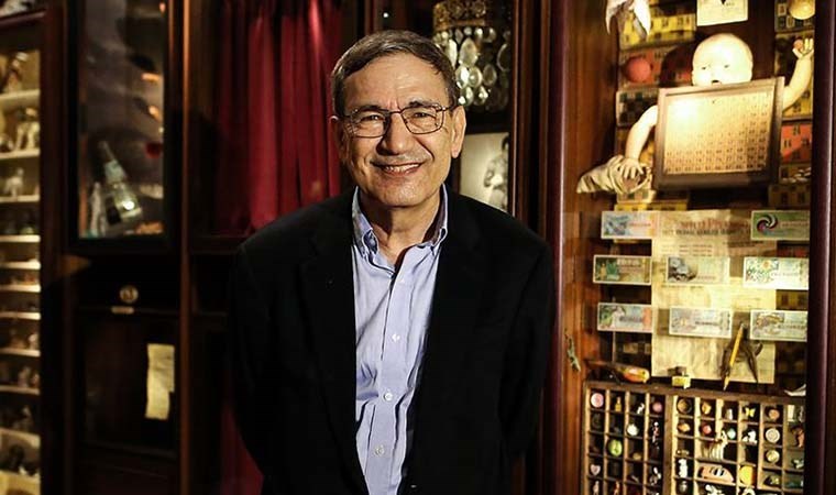 Orhan Pamuk'un 'Şeylerin Tesellisi' sergisi Prag'da sanatseverlerle buluştu