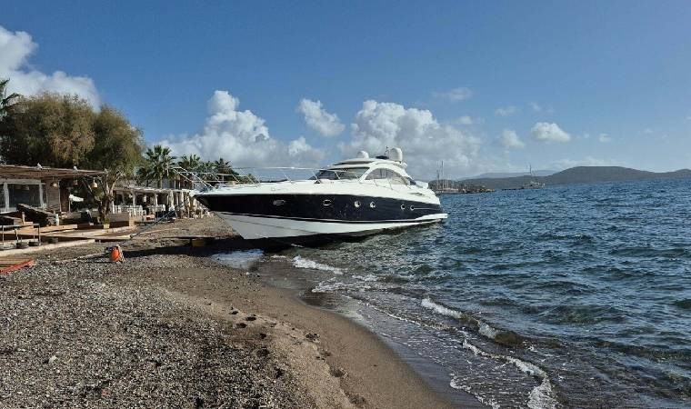 Bodrum'da fırtına... Motor yat karaya oturdu!