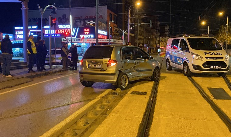 Kocaeli'de faciadan dönüldü... 2 araç kazaya karıştı: 1 yaralı