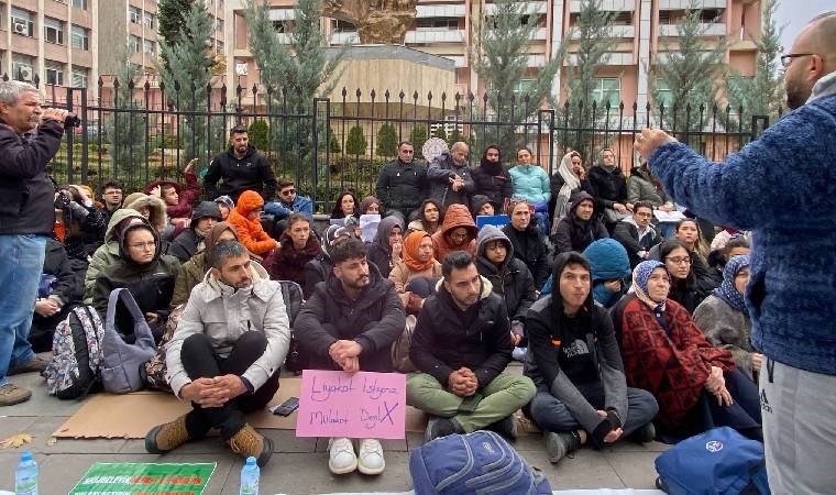 Mülakat mağduru öğretmenlere polis müdahalesi