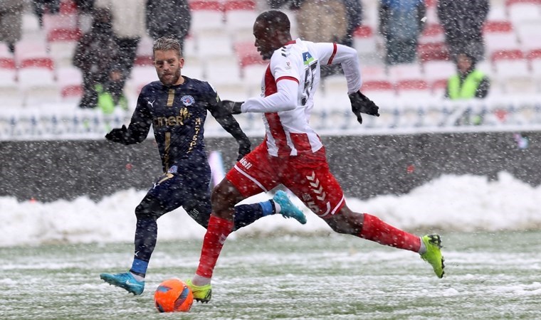 Sivas'ta kar altında puanlar paylaşıldı! Sivasspor 0-0 Kasımpaşa