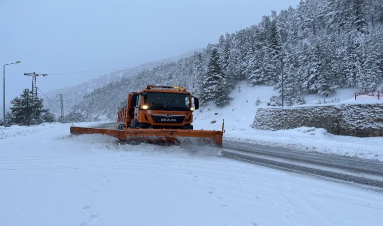 Karadeniz kar altında: 442 yol kapandı, okullar tatil edildi!