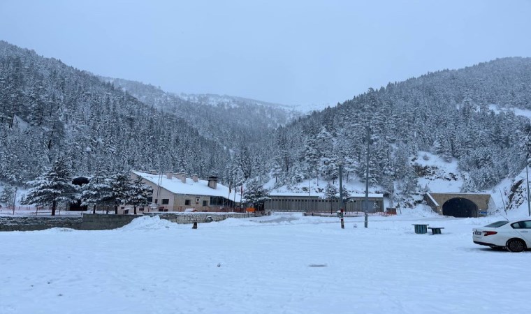 Karadeniz kar altında: 442 yol kapandı, okullar tatil edildi!