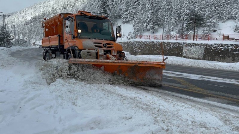 Karadeniz kar altında: 442 yol kapandı, okullar tatil edildi!