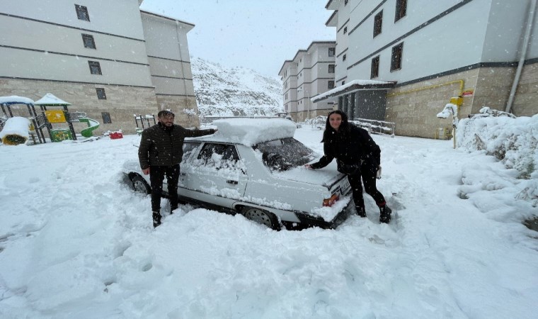 Karadeniz kar altında: 442 yol kapandı, okullar tatil edildi!