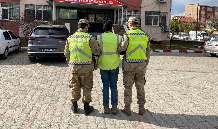 Ülkeye yasadışı yollarla girmişler: Bir otomobilde yakalandılar!