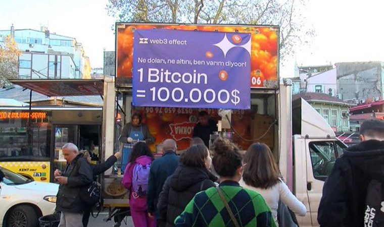 Yer: Kadıköy... Bitcoin'in yükselişini kutlamak için 'lokma' dağıttılar