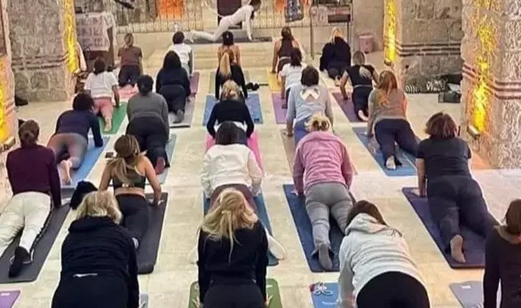 Kilisedeki yoga seansına tepki: Bütün ibadethanelerimiz kutsaldır