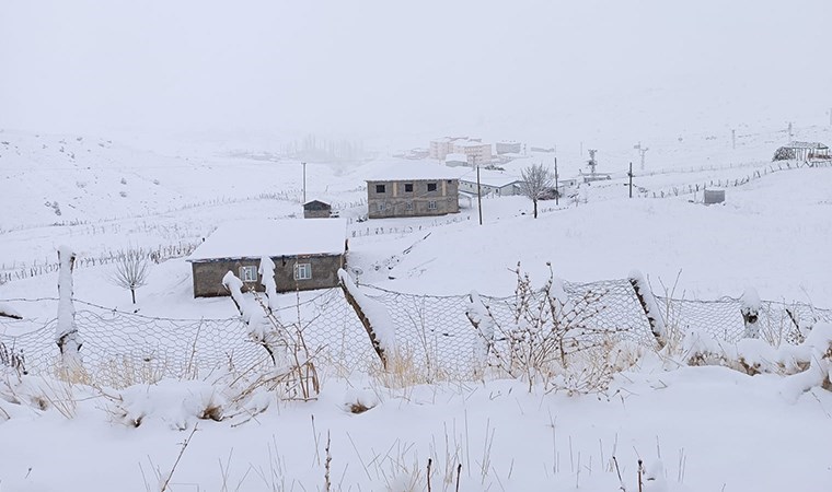 Siirt'i 'kar' vurdu... Kapanan yollar açıldı: 8 öğrenci kurtarıldı