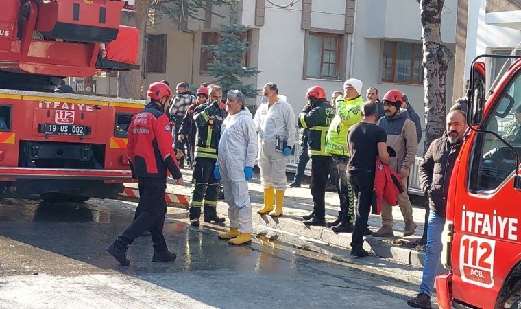 Mahalleyi havaya uçurmakla tehdit etmişti... Ateşe verdiği evinde öldü