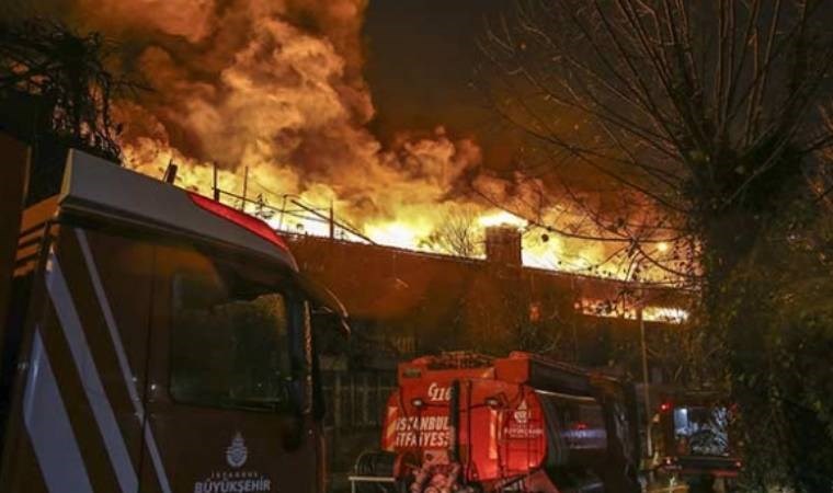 Zeytinburnu’nda tekstil firmasının deposunda çıkan yangın söndürüldü