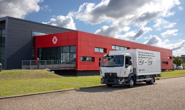 Renault Trucks dönüştürülen ilk elektrikli kamyon için onay aldı!