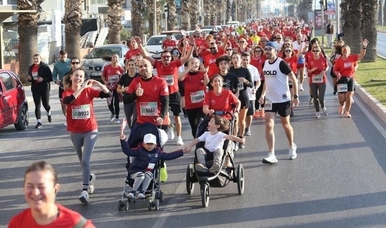 İzmirliler Ata’dan Ana’ya koştu