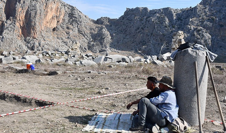 Anavarza Antik Kenti'nde Havariler Kilisesi'nin kazı çalışmaları başladı