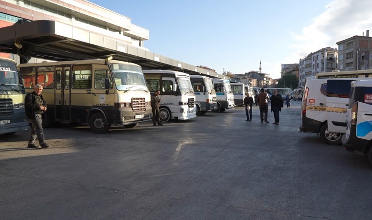 Dolmuş şoförlerinin 'yolcu' kavgası kanlı bitti: 1 yaralı