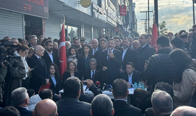 Esenyurt’ta demokrasi nöbeti başladı: Kayyumlarla mücadele etmeye devam