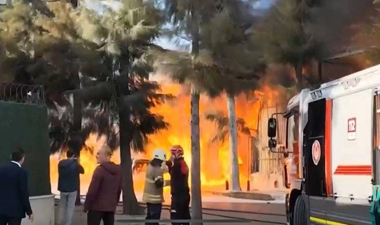 İzmir'de kimya fabrikasında yangın paniği!