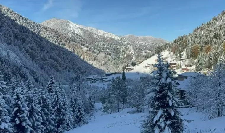 Ayder Yaylası'nda kar kalınlığı, 20 santimetreye ulaştı