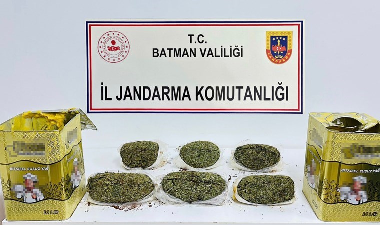 Yağ tenekeleri içinde 5 kilo 800 gram 'kubar esrar' ele geçirildi