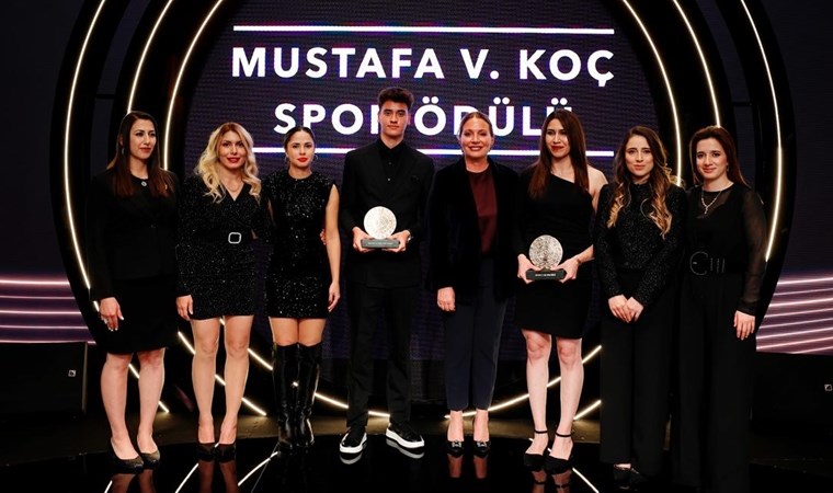 Golbol Kadın Milli Takımı ve milli yüzücü Kuzey Tunçelli, 2024 Mustafa V. Koç Spor Ödülü'nün sahibi oldu