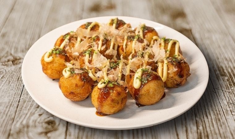 Japon mutfağının en sevilen sokak lezzeti: Çıtır çıtır takoyaki tarifi