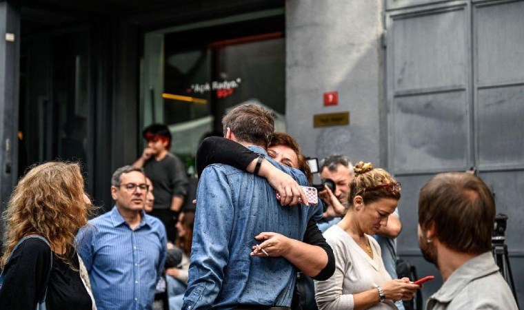 Apaçık Radyo: Lisansı iptal edilen Açık Radyo, internet yayınıyla geri dönüyor