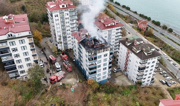 Trabzon’da 7 katlı binanın çatısında korkutan yangın!